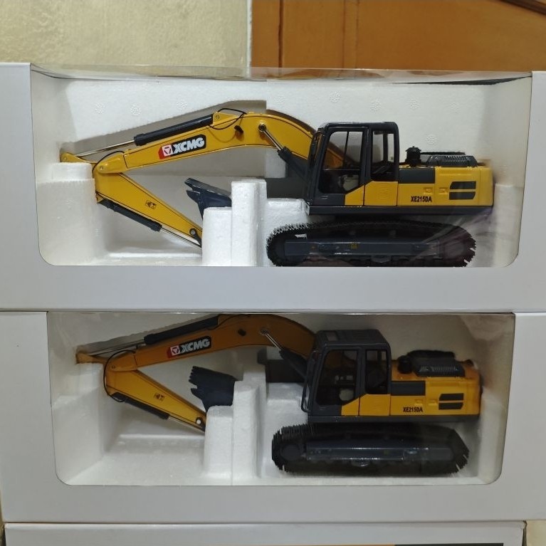 Diecast Miniatur Excavator XCMG XE215DA 1:35