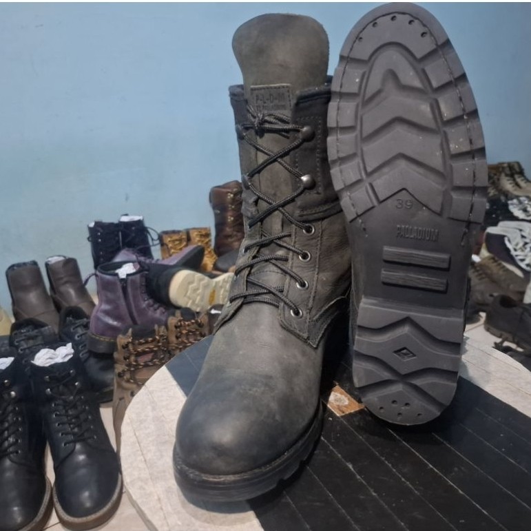 Sepatu Boots Second Palladium Size 39