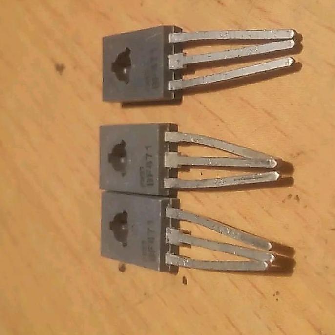 TRANSISTOR BF 471 BF 472 F471 F472 BF471 BF472 (PERSAMAAN BF469 BF470) ORIGINAL PHILIPS ABU-ABU NOS 