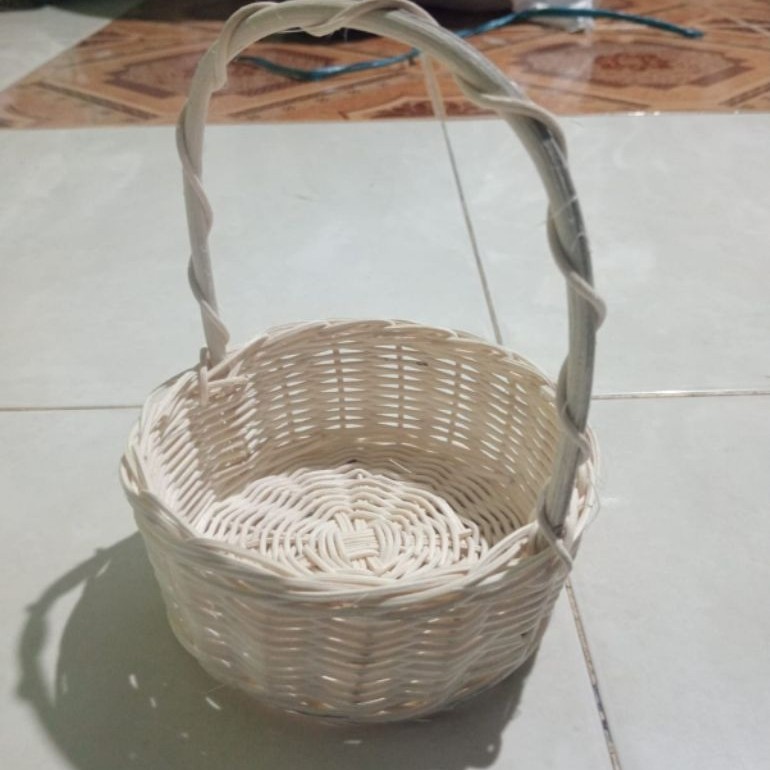 keranjang rotan bunga tabur D12