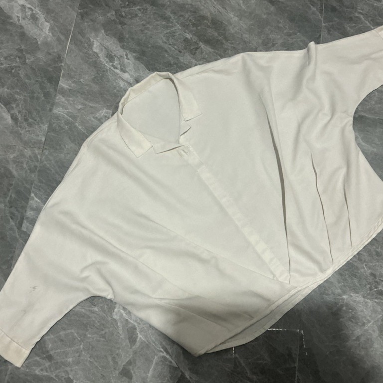 KEMEJA PUTIH LENGAN BATWING/KELELAWAR