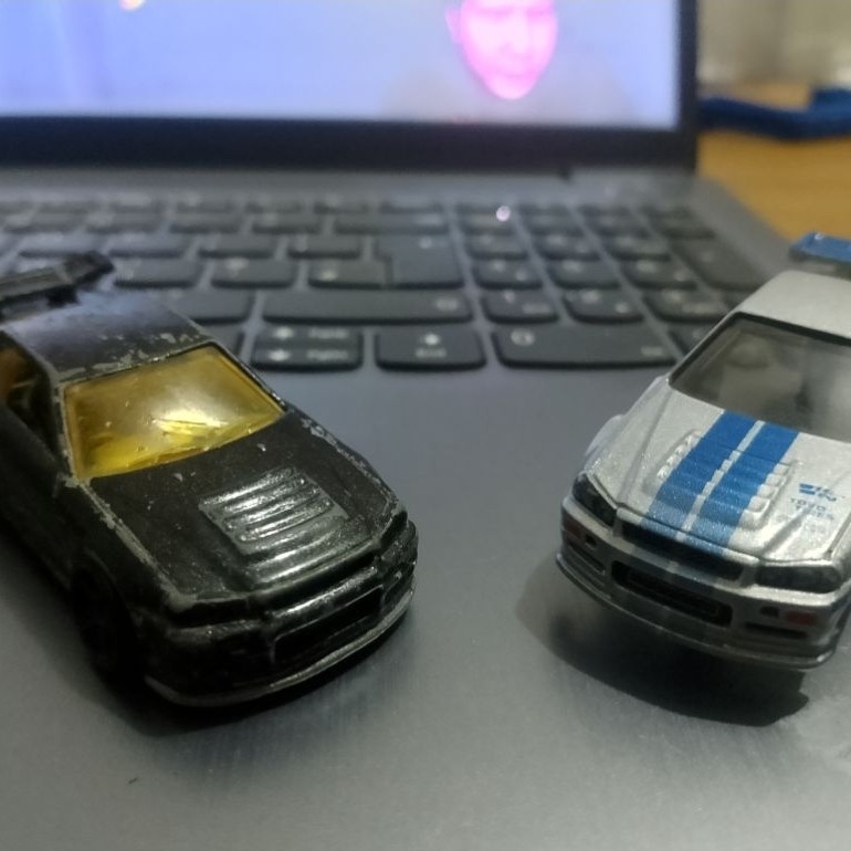 Paket hotwheels R34