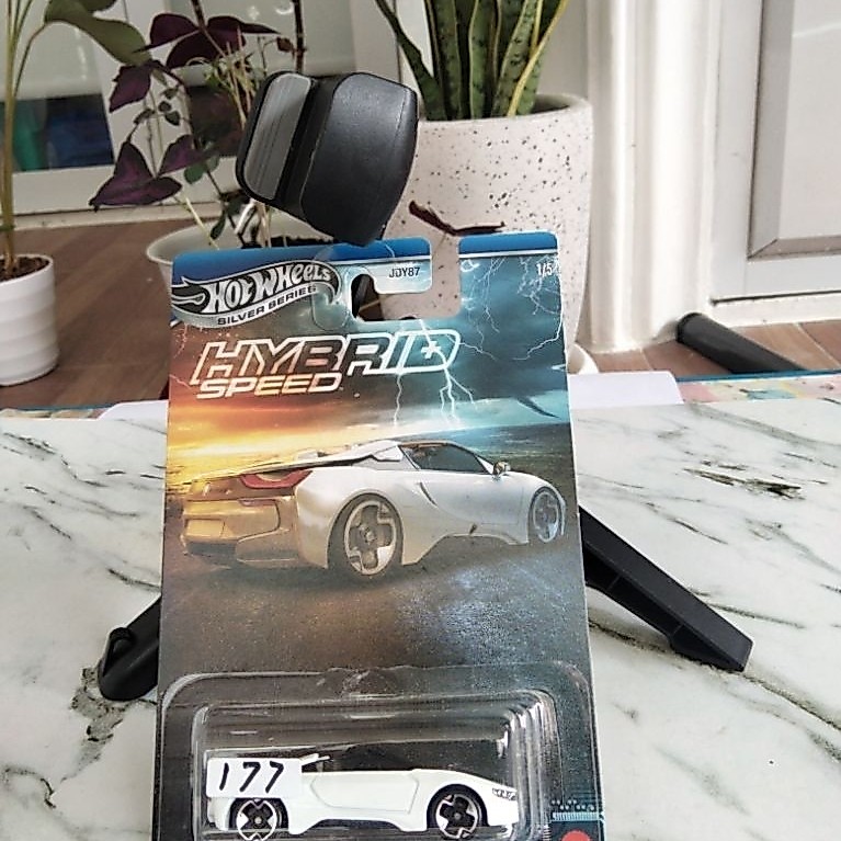 Hot Wheels BMW i8 Roadster Hybrid Speed