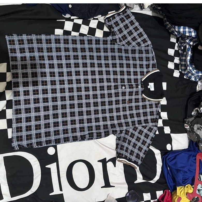 polo Burberry Second bekas hitam