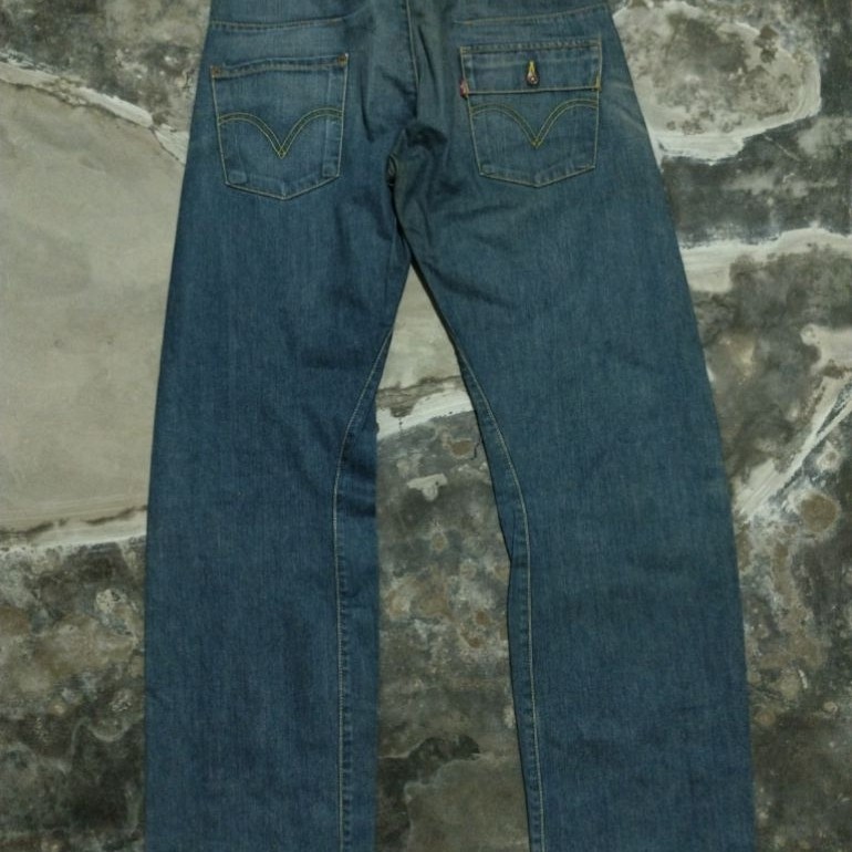Levis Engineered Jeans