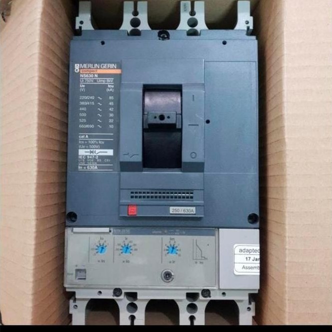 MCCB NS630N 3P 630A 50kA MERLIN GERIN ORI