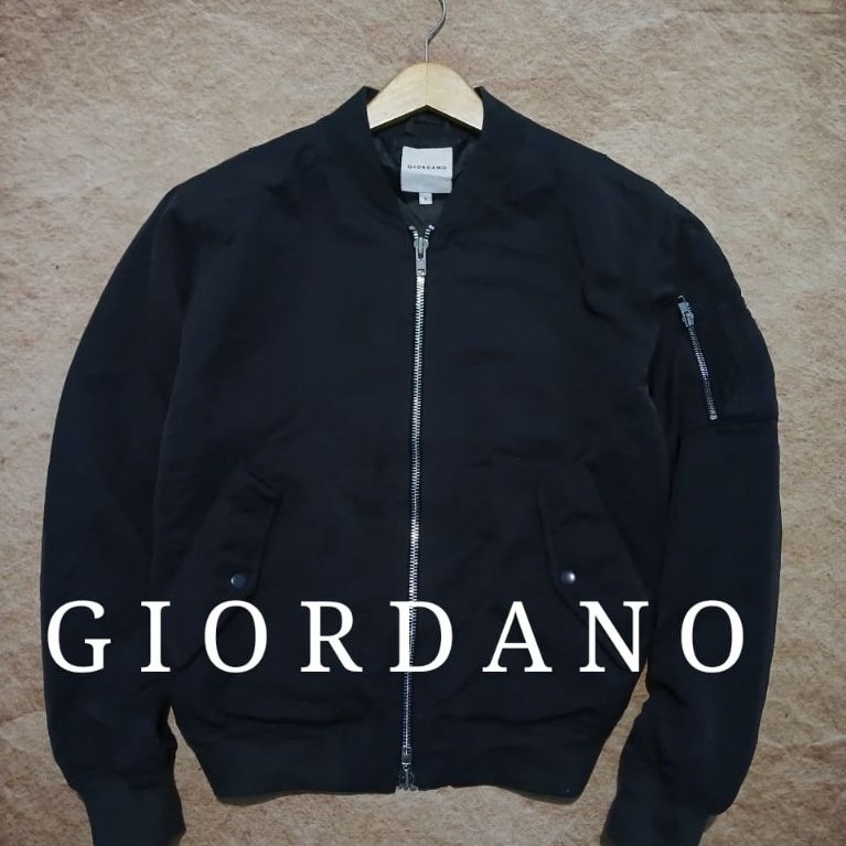Jaket casual bomber GIORDANO bahan tebal bekas pakai