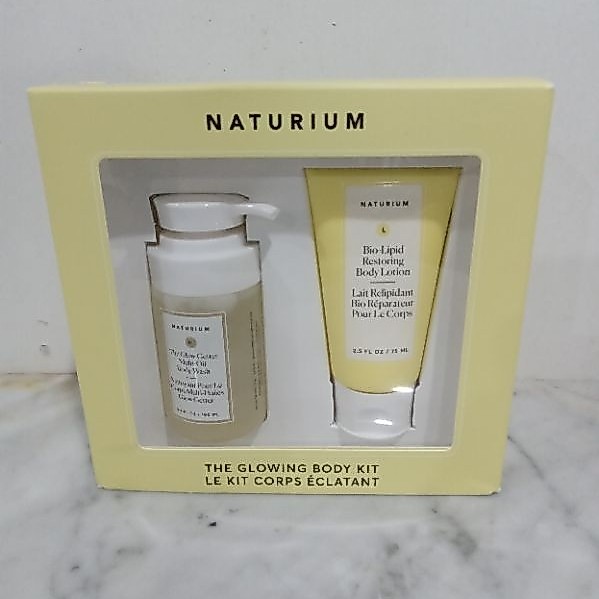 Naturium The Glowing Body Kit set include lotion and wash