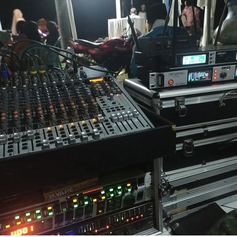 mixer Behring QX2442USB kondisi bekas dan original