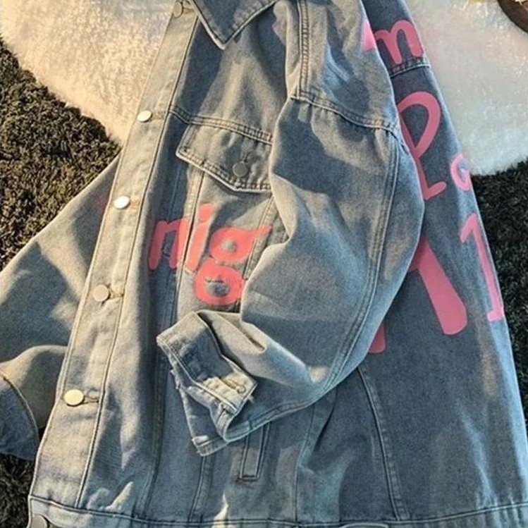Diskon Jaket Denim Wanita Dengan Pola Tulisan Kekinian / Jaket Denim Wanita Dengan Gaya Modern / Jak