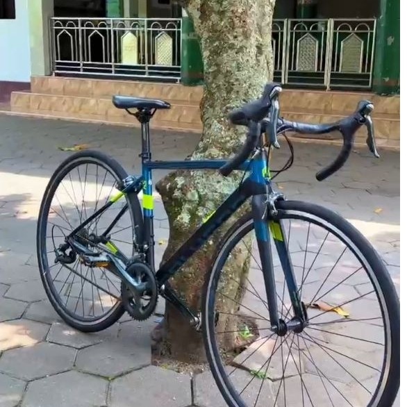Roadbike polygon strattos s4 2021 size S (sepeda bekas)