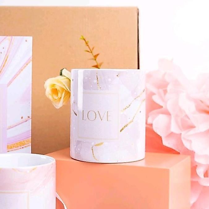 Hampers Mug Valentine dengan Box Pita
