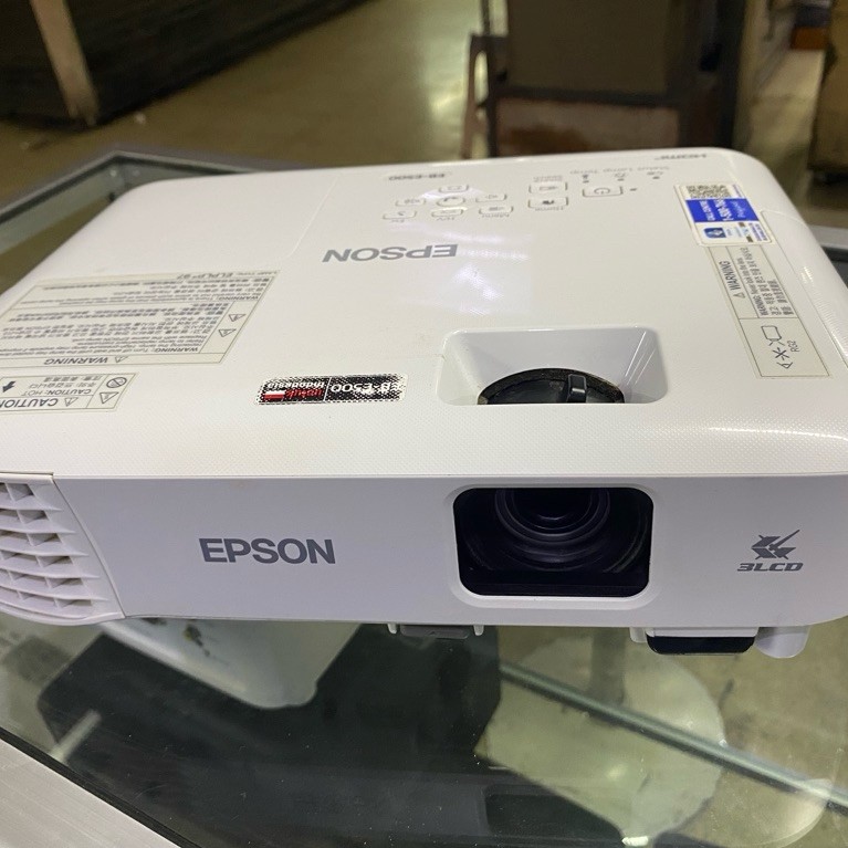 Proyektor EPSON EB-E500