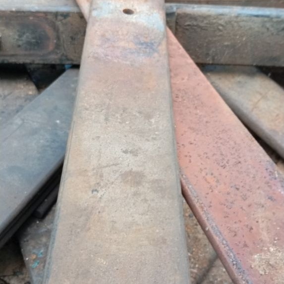 besi baja per daun  bekas lebar 7 cm tebel 10 mm. 12 mm ukuran custom