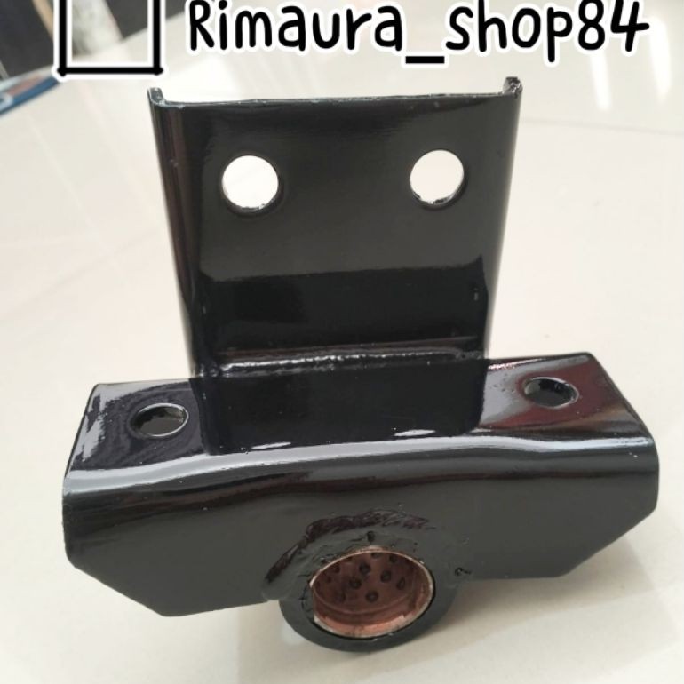 HANGER PER DEPAN / PS100 FE334 MITSUBISHI SPRING BRACKET BELAKANG PER DEPAN