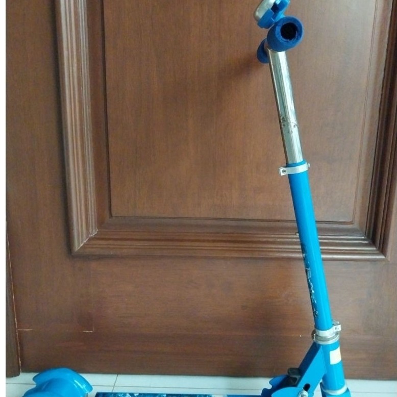 PRELOVED Mainan Anak Skuter Anak 3 Roda Otoped Scooter 3 Roda Skuter Karkater NO REM ( Medan )