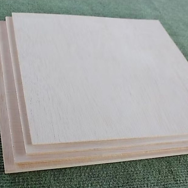PLYWOOD TRIPLEK HALUS  TEBAL 3 MM 20 X 30 CM PER LEMBAR