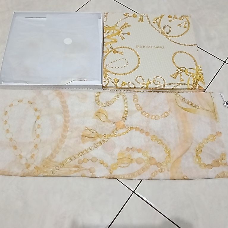 buttonscarves chain