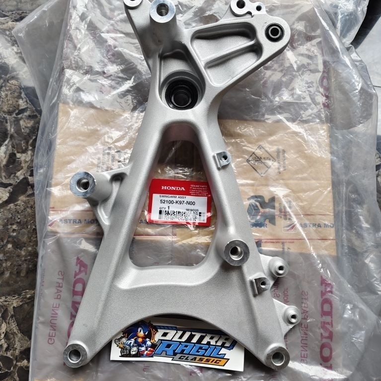 SWIM ARM DUDUKAN KENALPOT ARM KNALPOT HONDA PCX 150 K97 ORIGINAL ARM PCX 150 K97 ORIGINAL BARU