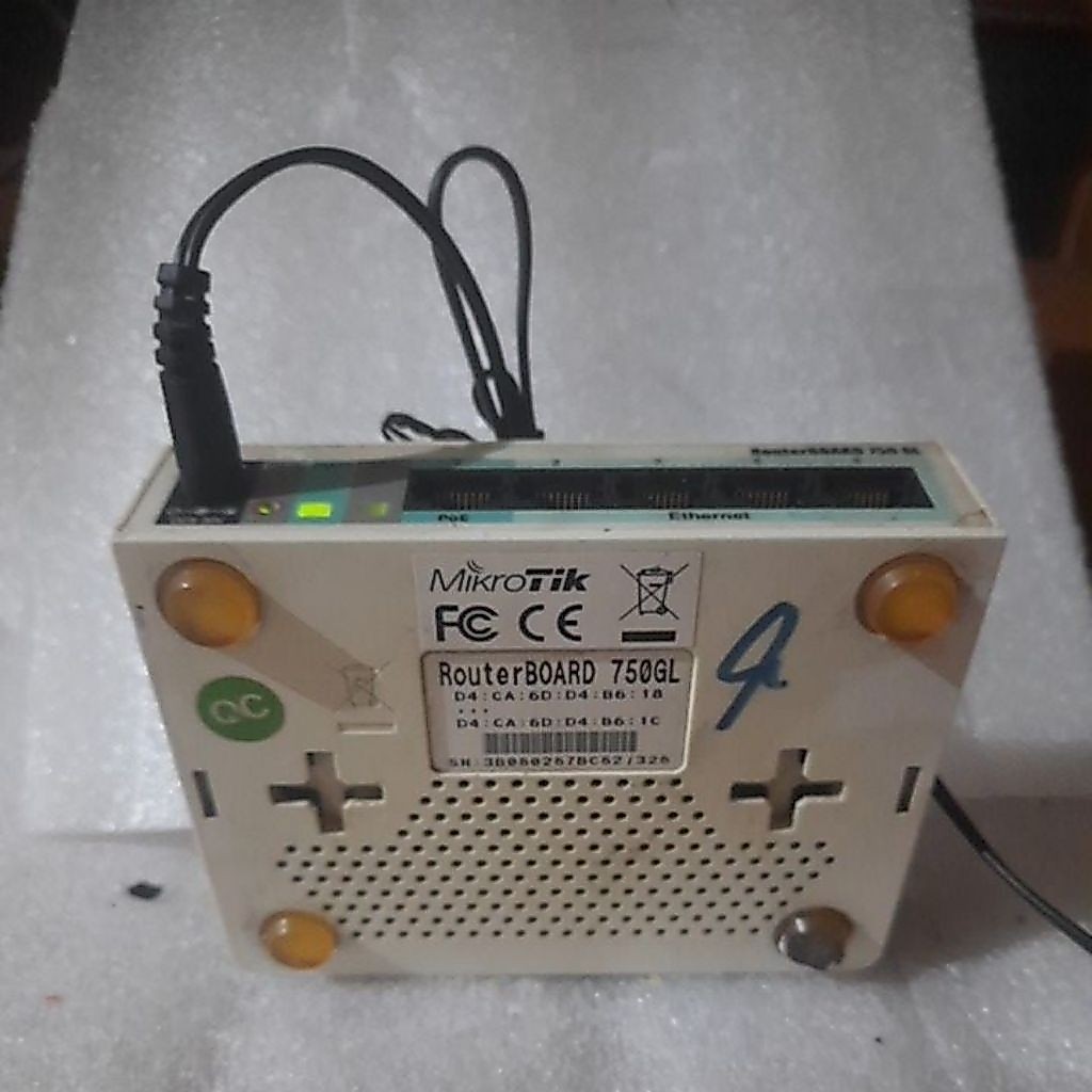 Mikrotik RouterBoard RB 750GL Minus hanya nyala lampu power saja khusus teknisi tidak garansi no ret