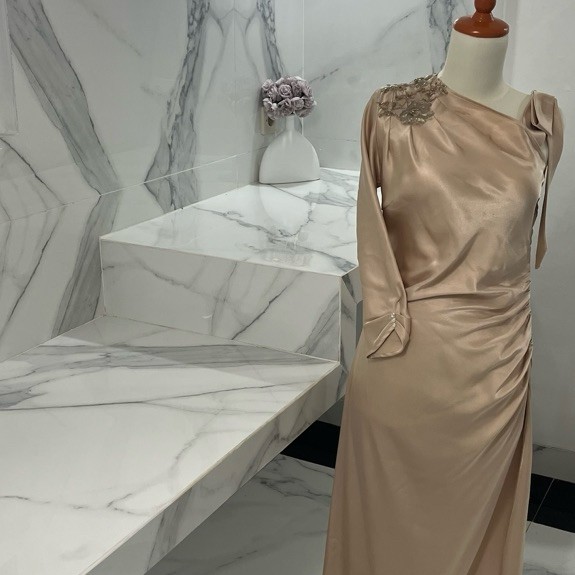 PRELOVED NUDE SATIN DRESS