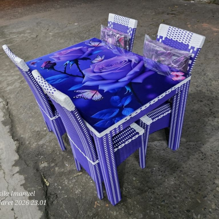 Meja Makan Rotan Sintetis 4Kursi