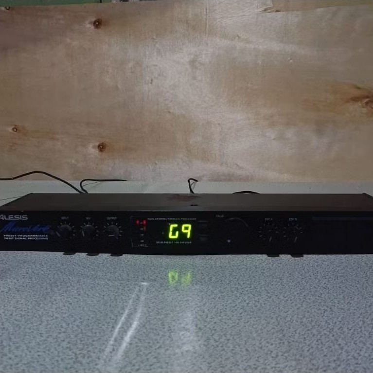 EFEK VOCAL ALESIS KUPING BESI bekas minus suara normal
