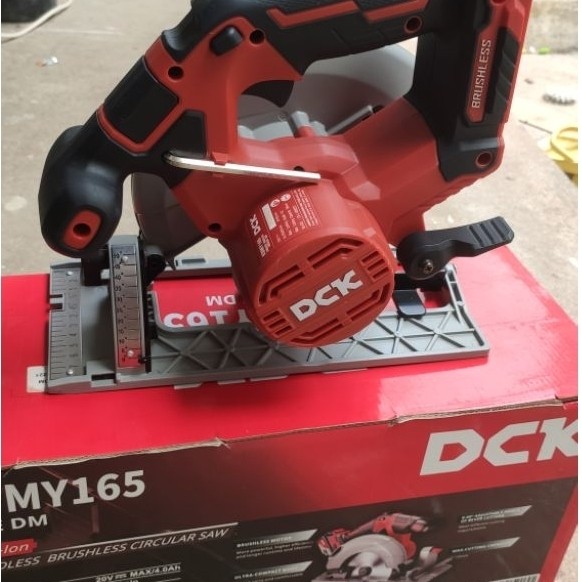DCK circular saw KDMY 165 Unit only,bekas berkualitas 95% mulus seperti baru.
