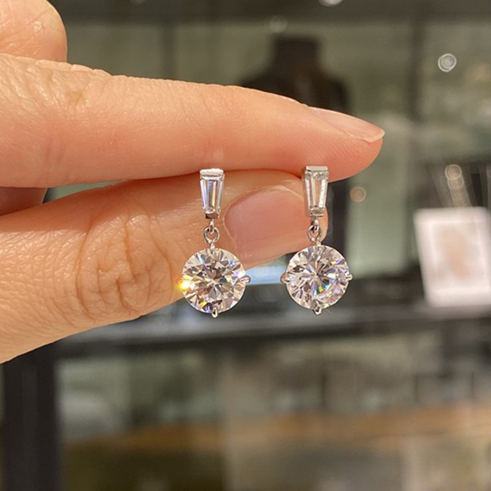 Anting Wanita Gantung Bulat Zirkon Berkilau Perak Titanium Steel Minimalis Elegan Aksesoris Harian K
