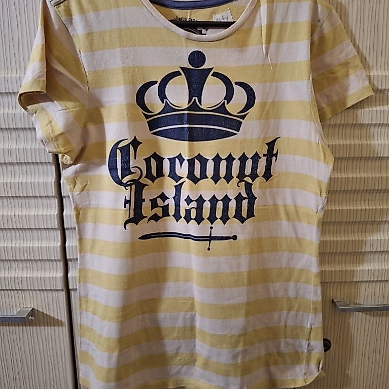 Preloved Kaos Coconut Island Garis Garis