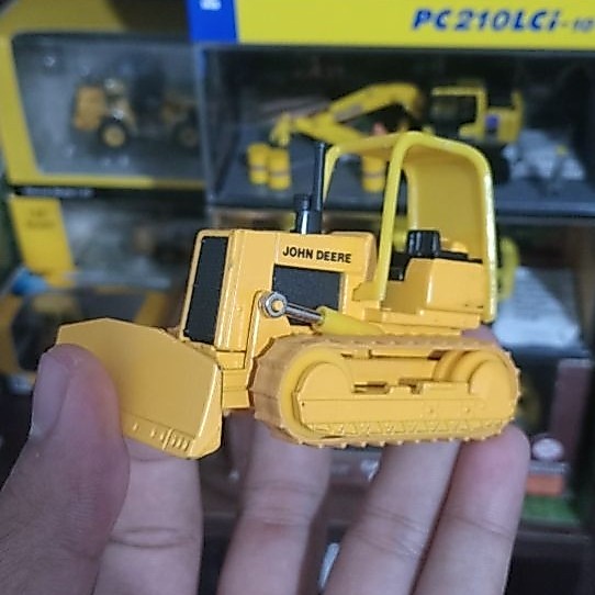 ERTL JOHN DEERE BULLDOZER SKALA 1/64