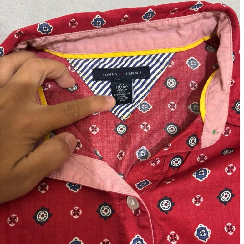 KEMEJA TOMMY