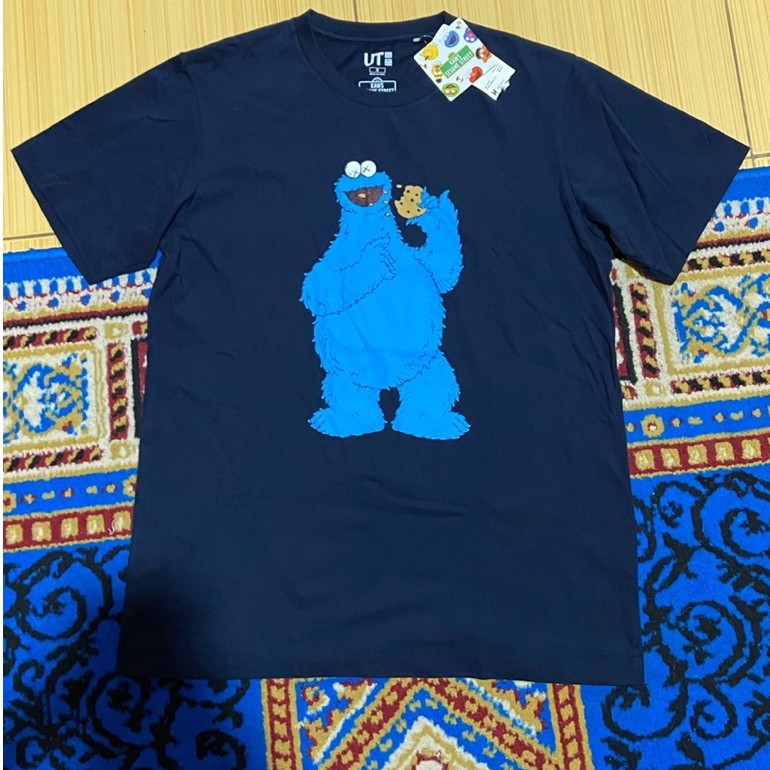 Tshirt Uniqlo x Kaws Original Navy Color - size M
