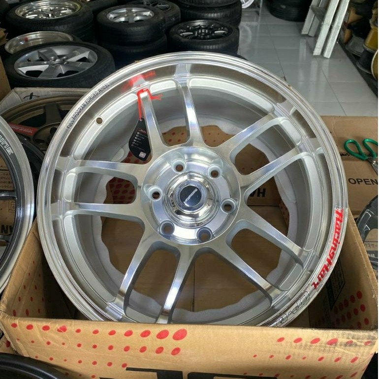 Velg Mobil Ring 18 Racing Hart CP035  R18 Lebar 9 ET 0 PCD 6X136 Cocok Pajero Fortuner Hilux Ringan 
