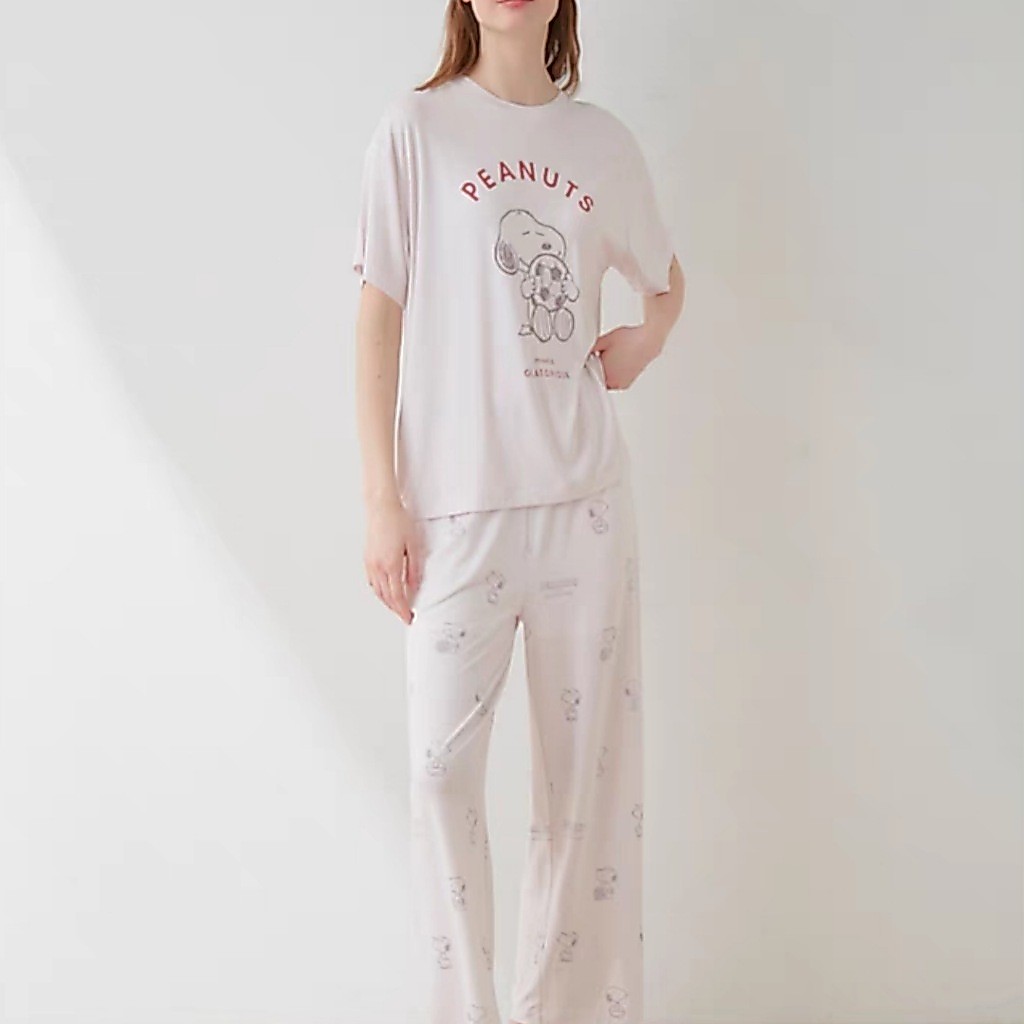 Gelato Pique Official Store Piyama Rumah Motif Snoopy Leher Bulat Lengan Pendek + Celana Panjang Set