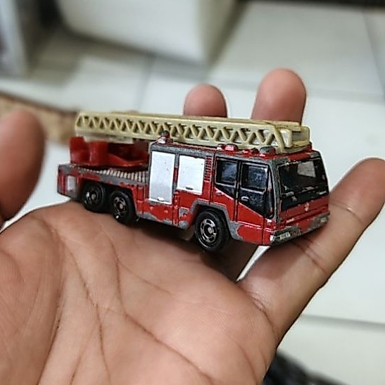 diecast tomica hino fire truck 1:139