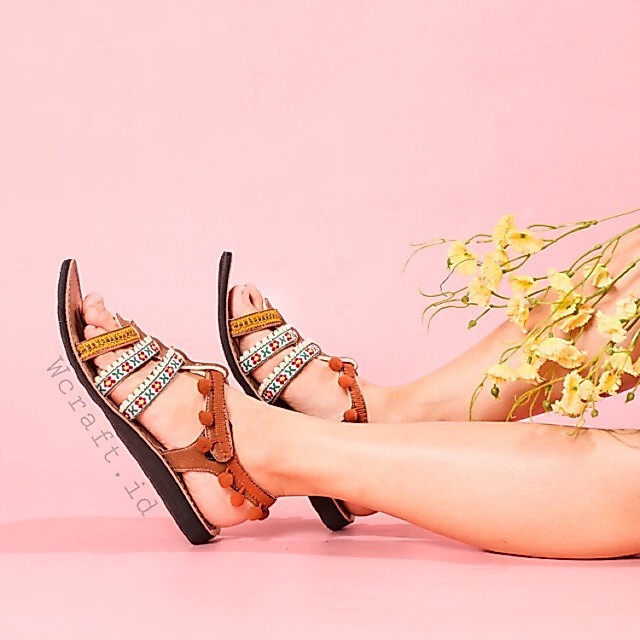 Wcraft.id Boho Pompom Women Sandal Brown /// sendal couple / ramadhan / hampers / sendalibudananak /