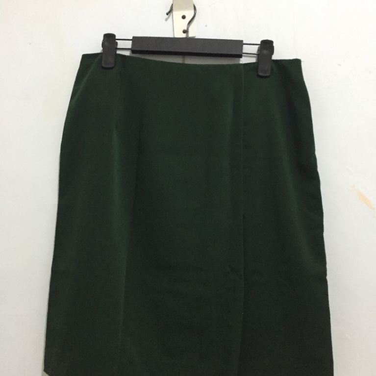 [preloved] rok pendek hijau botol