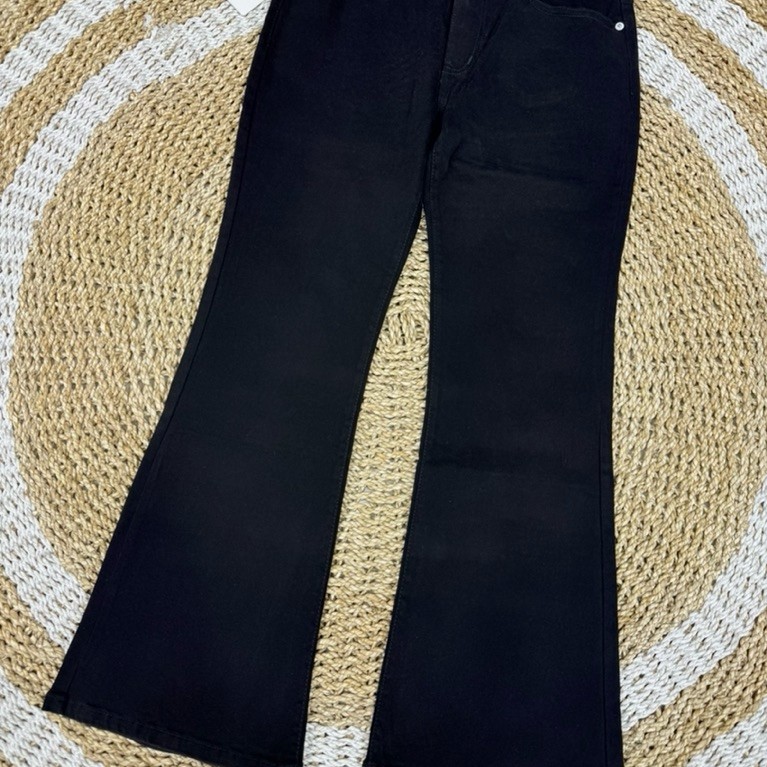 Cutbray jeans hitam Gentle w0man beanpole