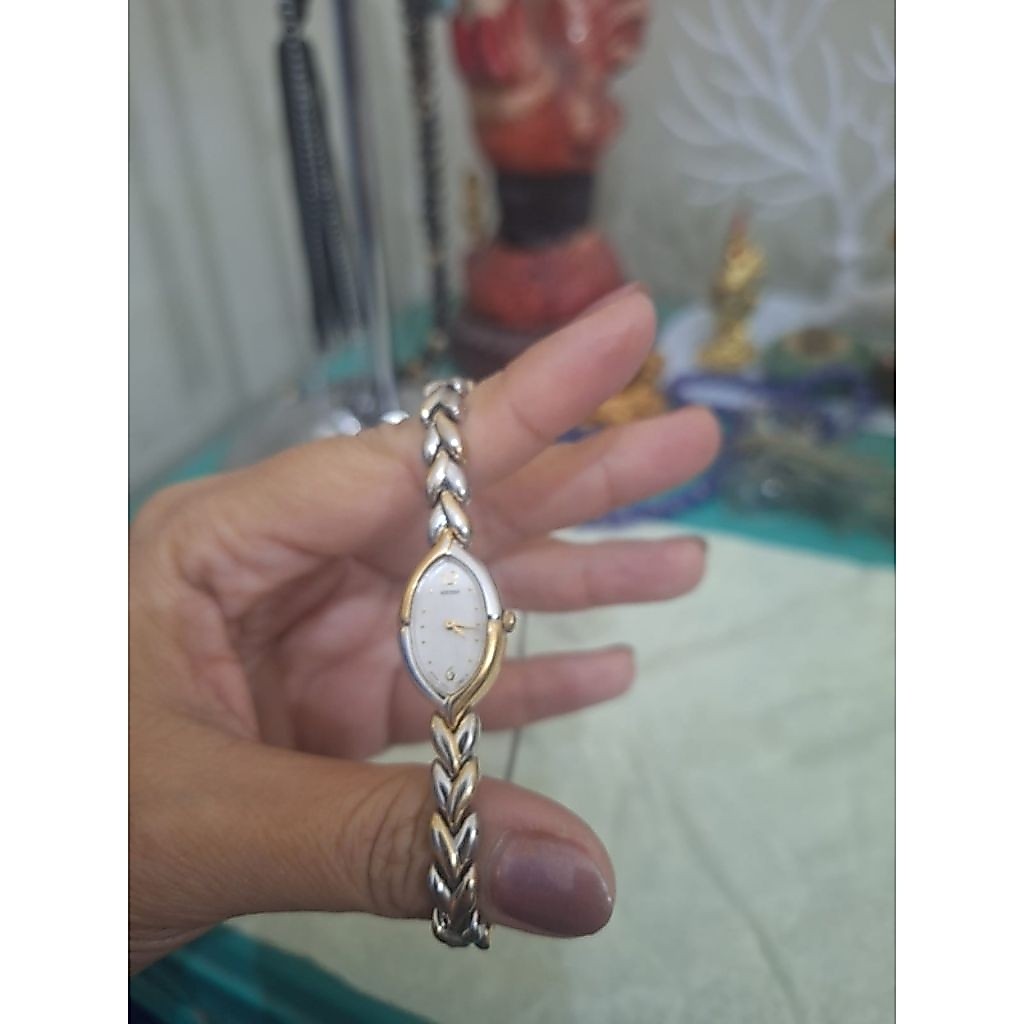 Jam tangan branded Seiko vintage women's 
Watch 1NOO-6C79 
Limited edition 
Barang terawat 
Pemakaia