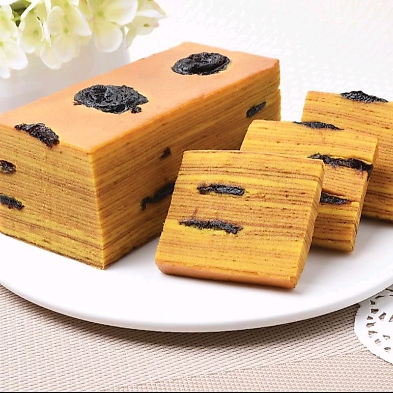 Lapis Legit Prune/ Keju 1/3 Holland Bakery