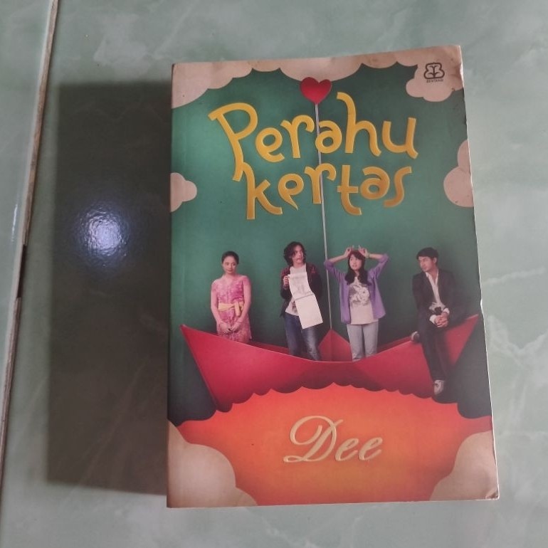 Novel Perahu Kertas oleh Dee [Preloved Original]