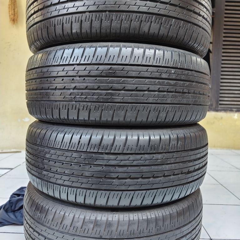 Ban. 235/60 R18 Merk Bridgestone Dueler H/L
