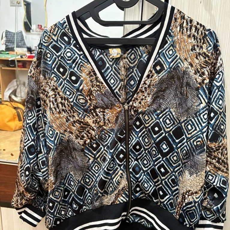 bomber motif preloved
