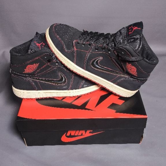 Sepatu casual sneakers Jordan 1 Mid Fearless "Come fly with me" second bekas