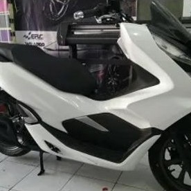 GARANSI STIKER STICKER SKOTLET GLOSSY MENGKILAP PUTIH L60CmxP50Cm Wrapping Kendaraan MOTOR MOBIL