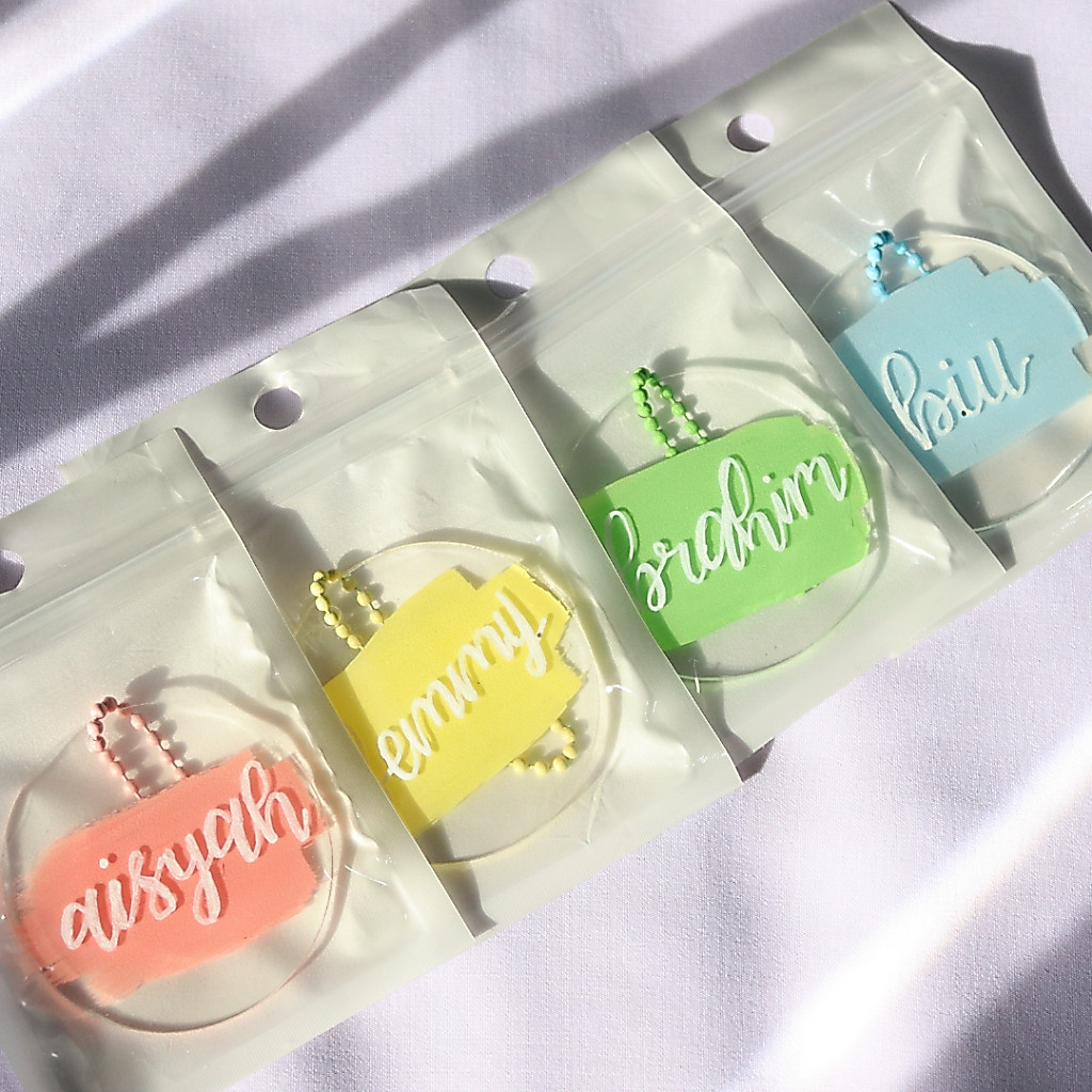 Handmade Custom Name Acrylic Keychain / gantungan kunci Akrilik custom