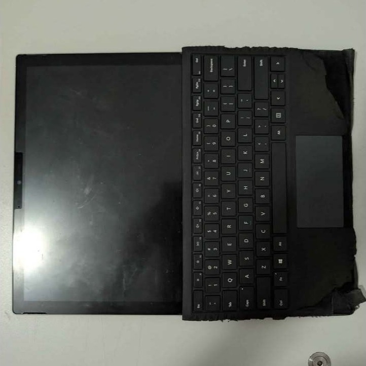 For Sale Second with good condition : Microsoft Surface Pro 7 i5-1035G4 RAM 8 GB SSD 256 GB complete