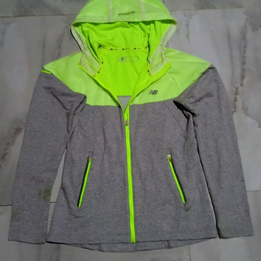 new balance running jacket