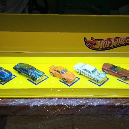 Rak Hotwheels atau diorama display Akrilik Lampu LED